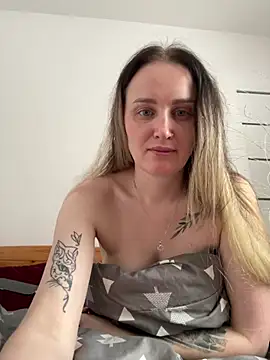 Snapshot of TomilaSi chatting on January 16, 12:20 pm TomilaSi online show from January 16, 12:20 pm