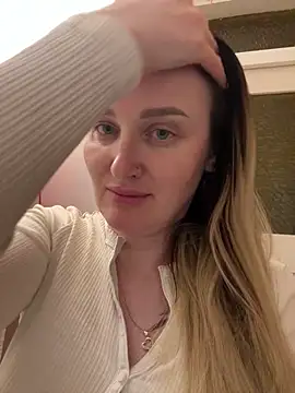 Snapshot of TomilaSi chatting on February 1, 11:47 pm TomilaSi online show from February 1, 11:47 pm