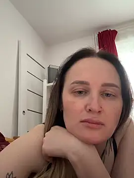 Snapshot of TomilaSi chatting on February 6, 1:25 pm TomilaSi online show from February 6, 1:25 pm