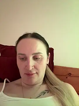 Snapshot of TomilaSi chatting on February 9, 11:53 pm TomilaSi online show from February 9, 11:53 pm