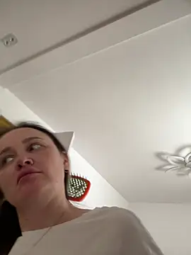 Snapshot of TomilaSi chatting on February 11, 12:32 pm TomilaSi online show from February 11, 12:32 pm