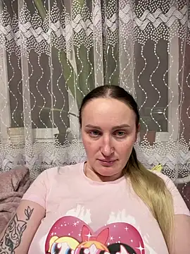 Snapshot of TomilaSi chatting on February 13, 9:11 pm TomilaSi online show from February 13, 9:11 pm