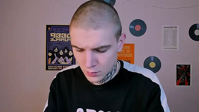 Snapshot of drew_soft_ chatting on December 5, 7:54 pm drew soft online show from December 5, 7:54 pm