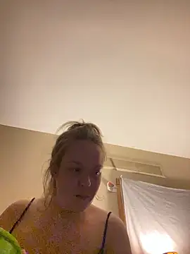 Snapshot of SmirkFans chatting on February 25, 2:32 am SmirkFans online show from February 25, 2:32 am