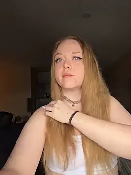 Snapshot of SmirkFans chatting on March 13, 7:53 pm SmirkFans online show from March 13, 7:53 pm