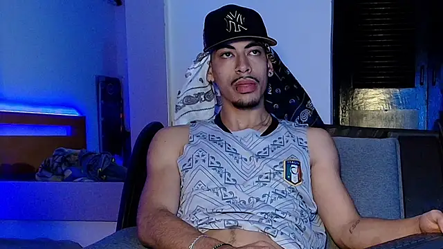 Snapshot of Da_usma00 chatting on December 19, 5:03 am Da usma00 online show from December 19, 5:03 am