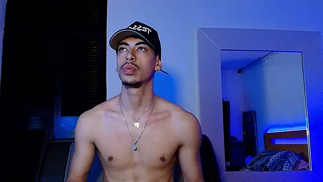 Snapshot of Da_usma00 chatting on December 22, 1:24 am Da usma00 online show from December 22, 1:24 am