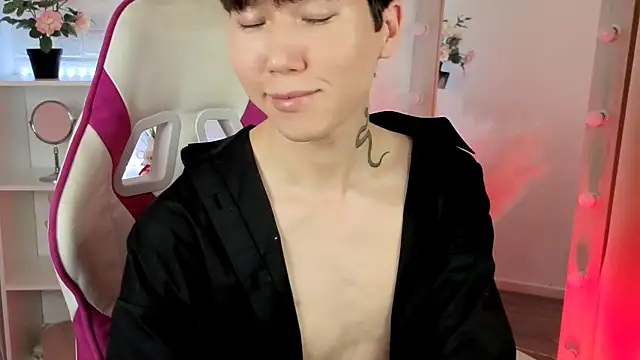 Snapshot of YugoAsian chatting on January 17, 12:43 pm YugoAsian online show from January 17, 12:43 pm