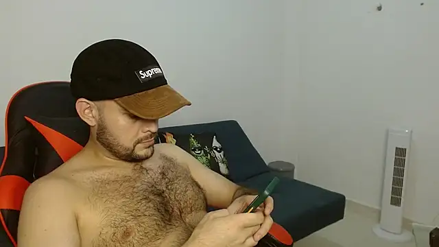 holegape online show from April 21, 5:50 pm