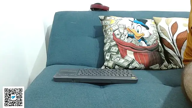 holegape online show from April 28, 7:41 pm