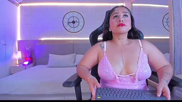 Julietaa 1 online show from November 27, 7:49 pm