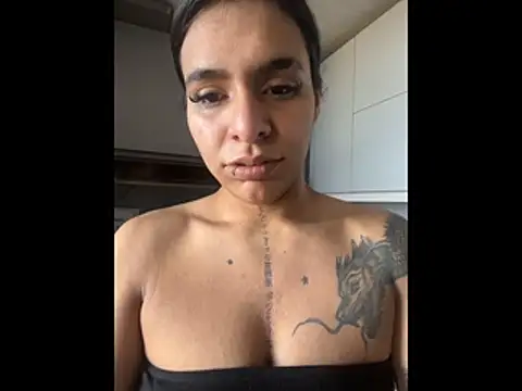 SaraAndrade  online show from January 7, 1:02 pm