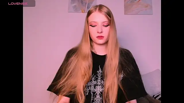 Snapshot of _Milana_Sparkl75_ chatting on January 7, 11:12 am Milana Sparkl75 online show from January 7, 11:12 am