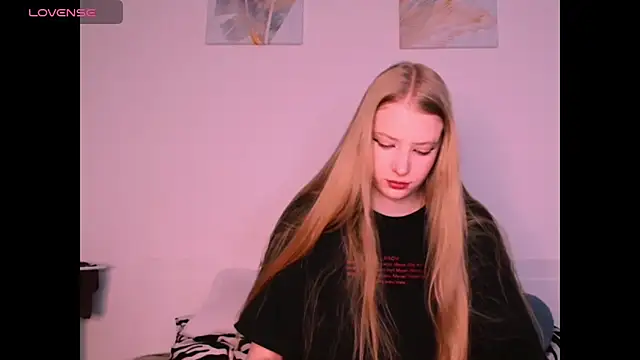 Snapshot of _Milana_Sparkl75_ chatting on January 8, 10:28 am Milana Sparkl75 online show from January 8, 10:28 am