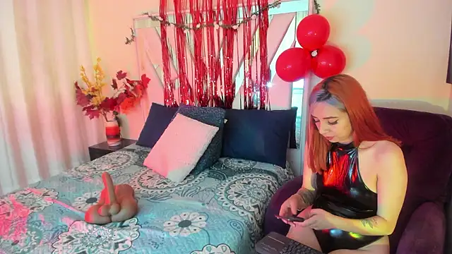 Snapshot of samantha_dimou chatting on February 14, 8:38 pm samantha dimou online show from February 14, 8:38 pm