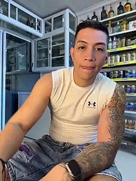 OliverWest04 online show from April 18, 8:20 pm