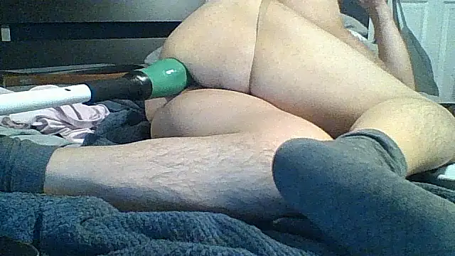 Snapshot of xxxenzo1 chatting on October 15, 1:50 am xxxenzo1 online show from October 15, 1:50 am