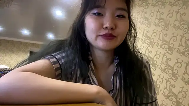 Snapshot of Roximnemeni chatting on February 15, 6:59 pm Roximnemeni online show from February 15, 6:59 pm