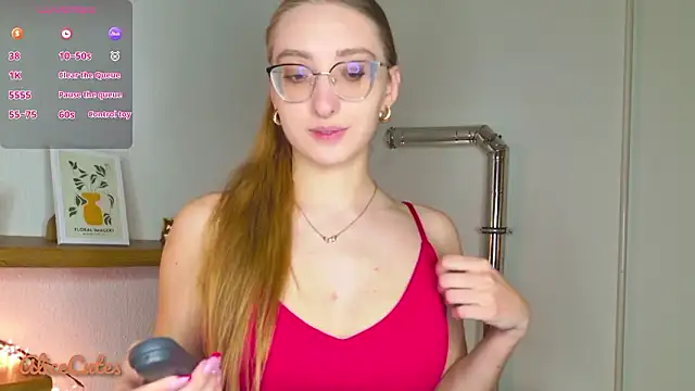 Snapshot of AliceCutes chatting on February 28, 1:12 pm AliceCutes online show from February 28, 1:12 pm