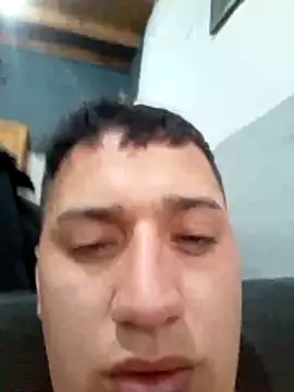 Alvarezz0202 online show from May 22, 6:02 pm