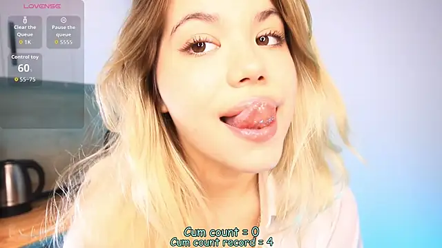 Snapshot of niimoo chatting on January 15, 7:46 am niimoo online show from January 15, 7:46 am