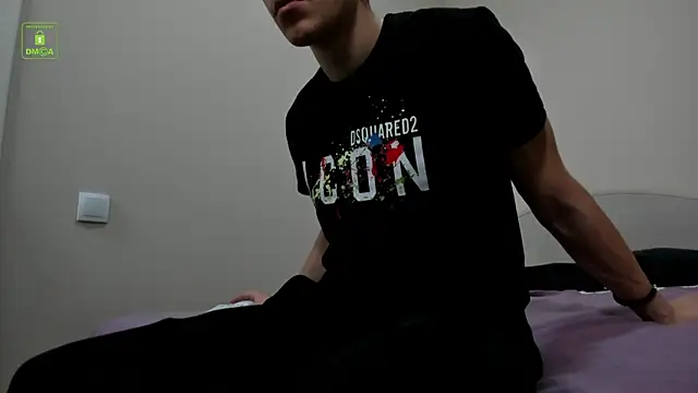 Johny Travolta online show from December 4, 12:14 pm