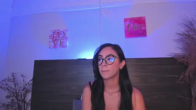 Klohewilliams  online show from January 10, 12:40 pm