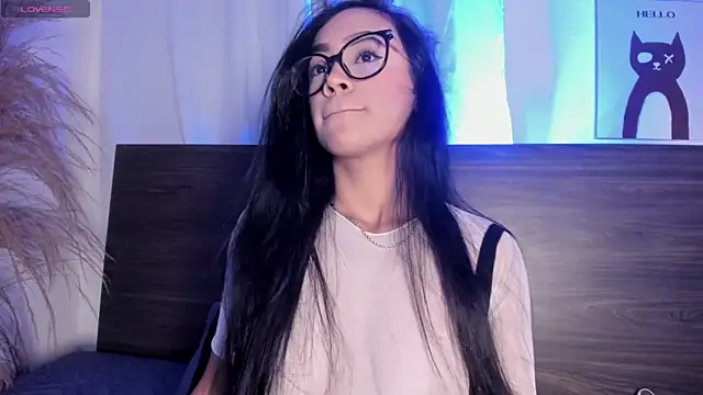 Klohewilliams  online show from February 9, 11:47 am