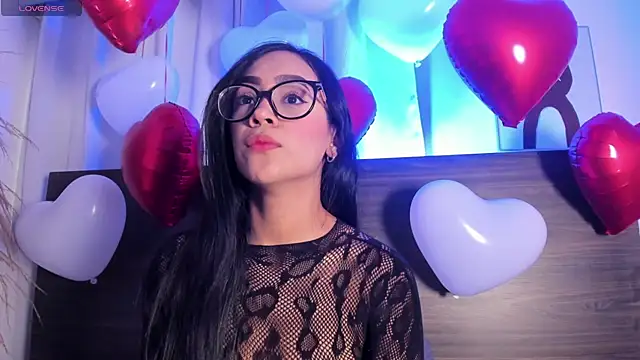 Klohewilliams  online show from February 12, 1:17 pm