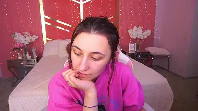 RoxieRay online show from March 29, 1:22 pm