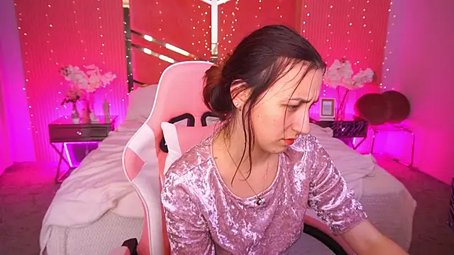 RoxieRay online show from March 31, 12:49 pm