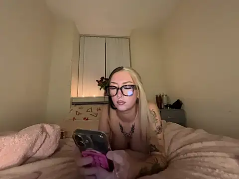 Snapshot of lace_xxx chatting on February 18, 8:05 pm lace xxx online show from February 18, 8:05 pm