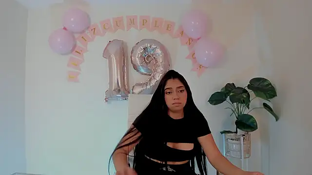 Snapshot of luna_cute__ chatting on February 21, 2:07 pm luna cute online show from February 21, 2:07 pm