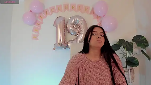 Snapshot of luna_cute__ chatting on February 23, 7:55 pm luna cute online show from February 23, 7:55 pm