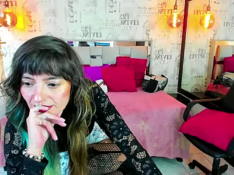 Snapshot of Dark_Dominika chatting on February 20, 4:18 pm Dark Dominika online show from February 20, 4:18 pm