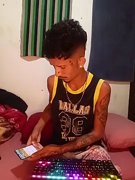 Snapshot of theyllorwillian chatting on June 18, 12:20 pm theyllorwillian online show from June 18, 12:20 pm