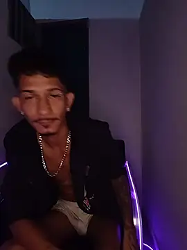 Snapshot of theyllorwillian chatting on July 3, 3:57 am theyllorwillian online show from July 3, 3:57 am