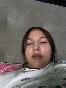 Snapshot of Emily_milk_1 chatting on June 18, 5:41 am Emily milk 1 online show from June 18, 5:41 am