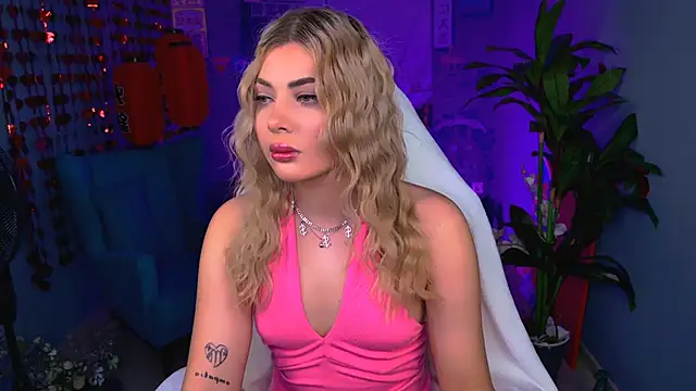 HyileyClark online show from February 22, 10:14 am