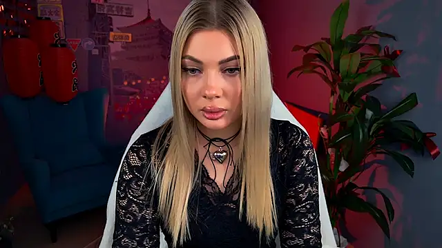 HyileyClark online show from March 10, 9:14 am