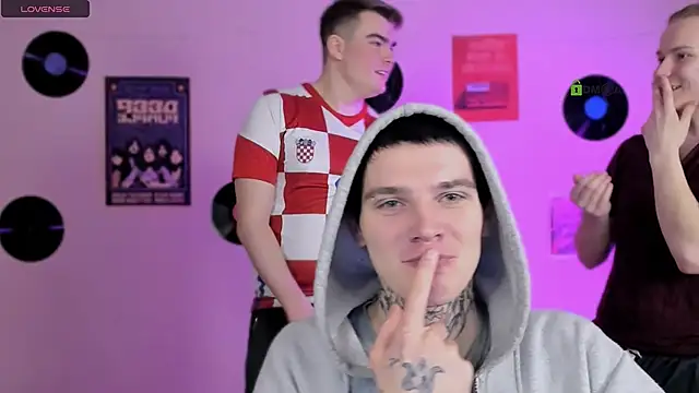 Snapshot of leo_void chatting on February 1, 8:07 pm leo void online show from February 1, 8:07 pm