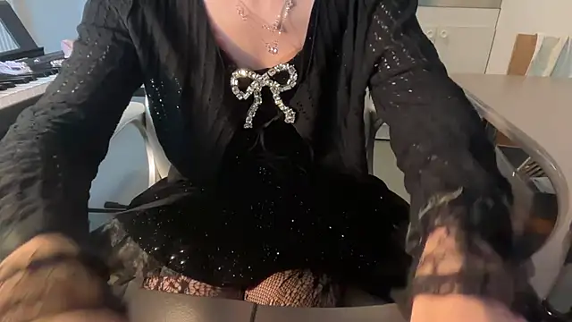 Snapshot of sam_in_transition chatting on December 21, 11:28 am sam in transition online show from December 21, 11:28 am