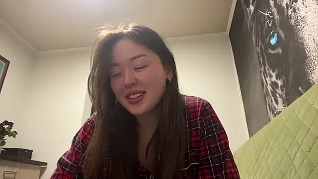 Snapshot of CurietHana1 chatting on January 14, 1:33 am CurietHana1 online show from January 14, 1:33 am