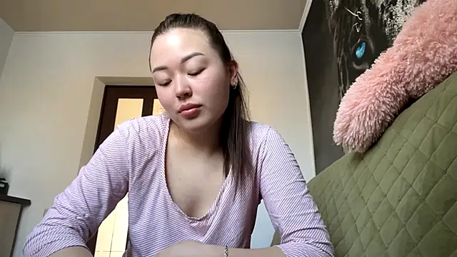 Snapshot of CurietHana1 chatting on February 11, 4:17 am CurietHana1 online show from February 11, 4:17 am