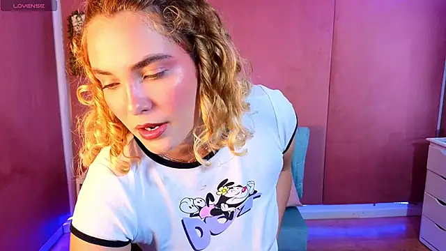 Snapshot of AdharaWo chatting on March 6, 12:51 am AdharaWo online show from March 6, 12:51 am