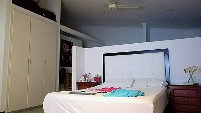 Snapshot of CerecitaQueenn chatting on January 9, 12:57 am CerecitaQueenn online show from January 9, 12:57 am