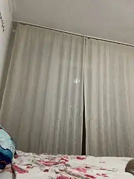 Snapshot of Zeynep-20 chatting on February 5, 6:12 pm Zeynep-20 online show from February 5, 6:12 pm