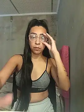 Snapshot of Yani-14 chatting on December 4, 5:54 pm Yani-14 online show from December 4, 5:54 pm