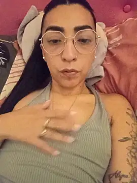 Snapshot of Yani-14 chatting on December 20, 5:58 am Yani-14 online show from December 20, 5:58 am