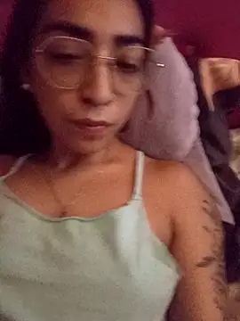 Snapshot of Yani-14 chatting on February 1, 5:28 am Yani-14 online show from February 1, 5:28 am